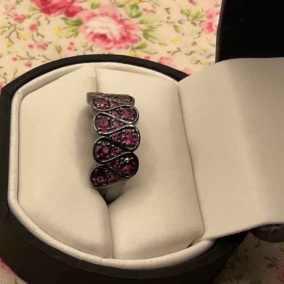 Raspberry Rhodolite Ring in 925 Sterling Silver with Black Rhodium - Picture 5 of 9